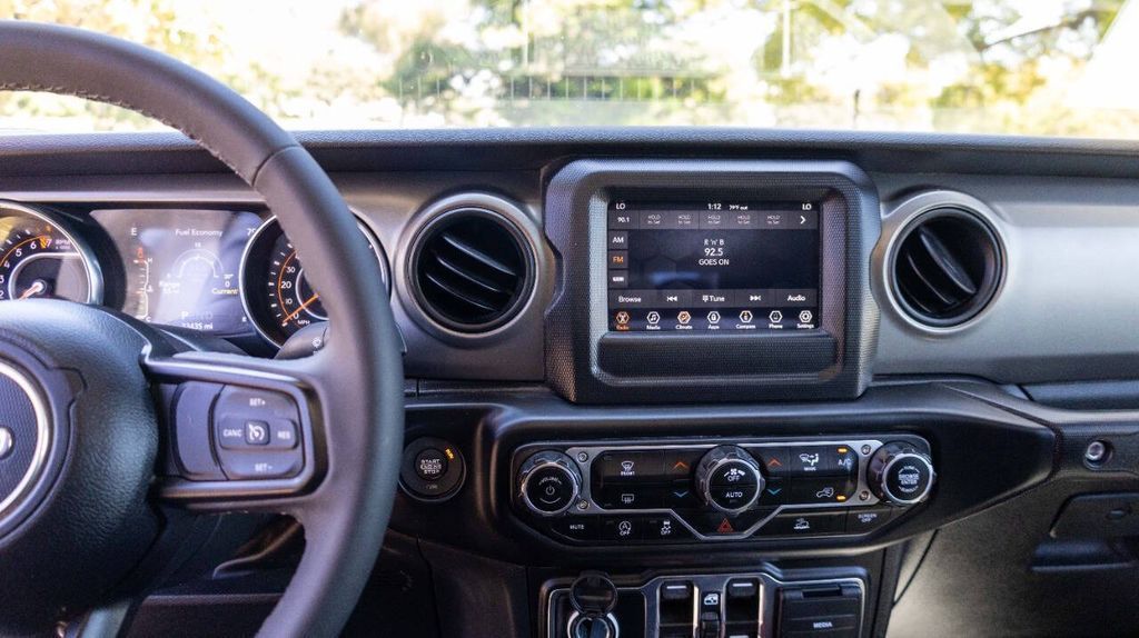 Used 2023 Jeep Gladiator Willys 4D Crew Cab