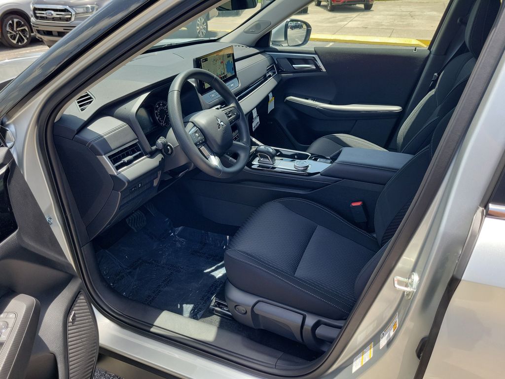 2026 Mitsubishi Outlander ES - Photo 12