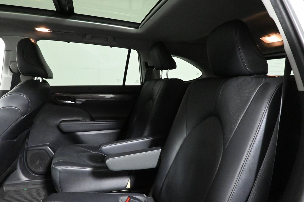 Thumbnail: 2020 Toyota Highlander - 6