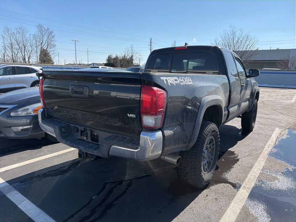 Thumbnail: 2016 Toyota Tacoma - 3