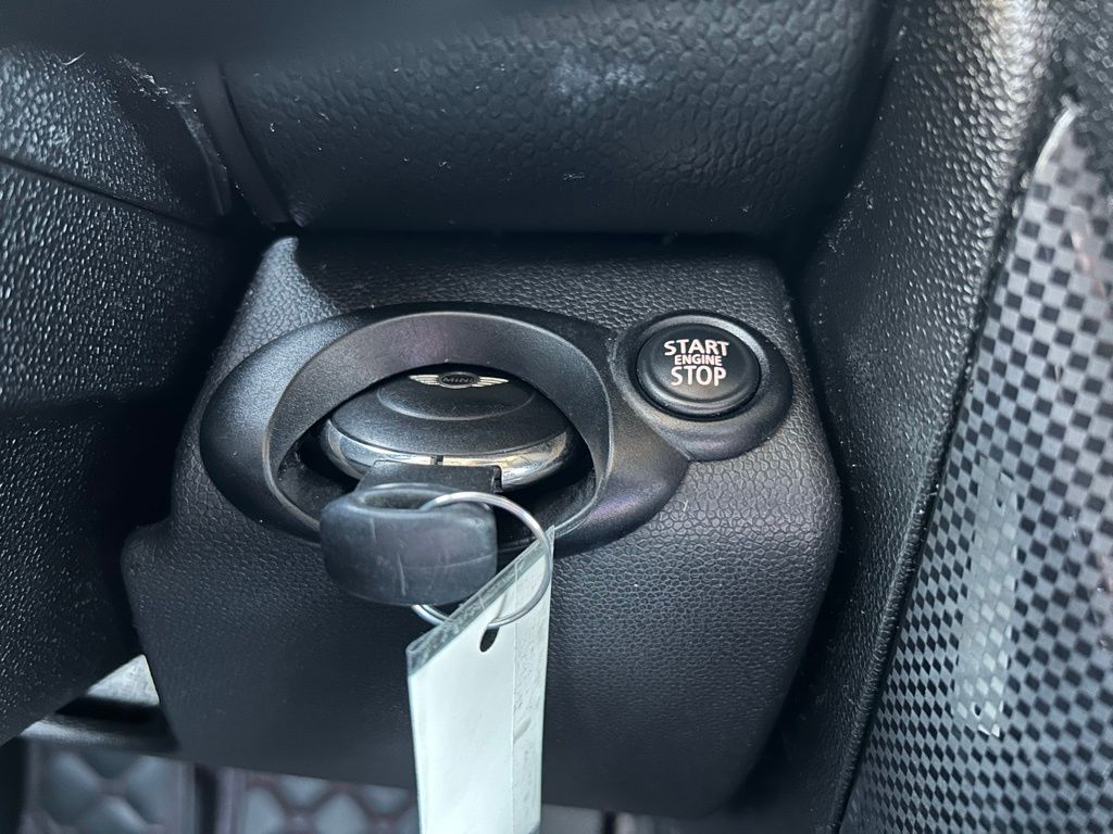 Thumbnail: 2013 MINI Cooper Countryman - 24