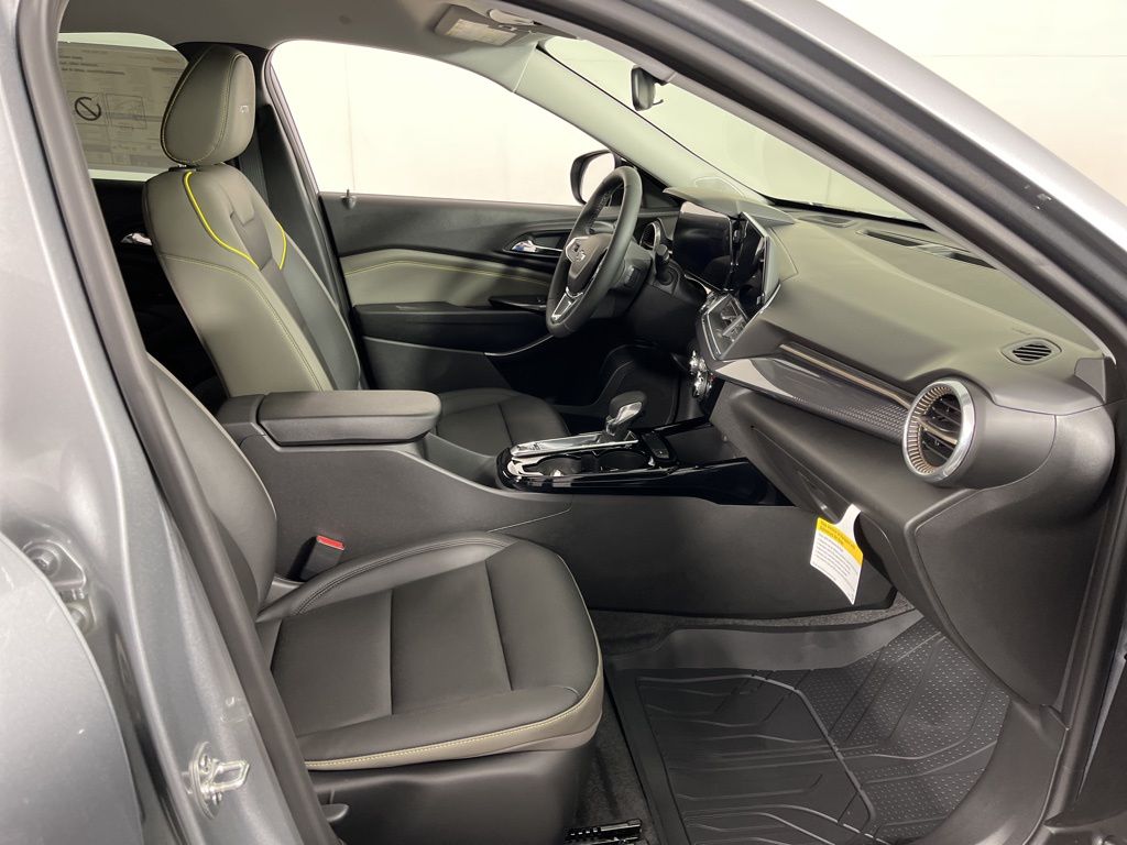 Thumbnail: 2025 Chevrolet Trax - 8