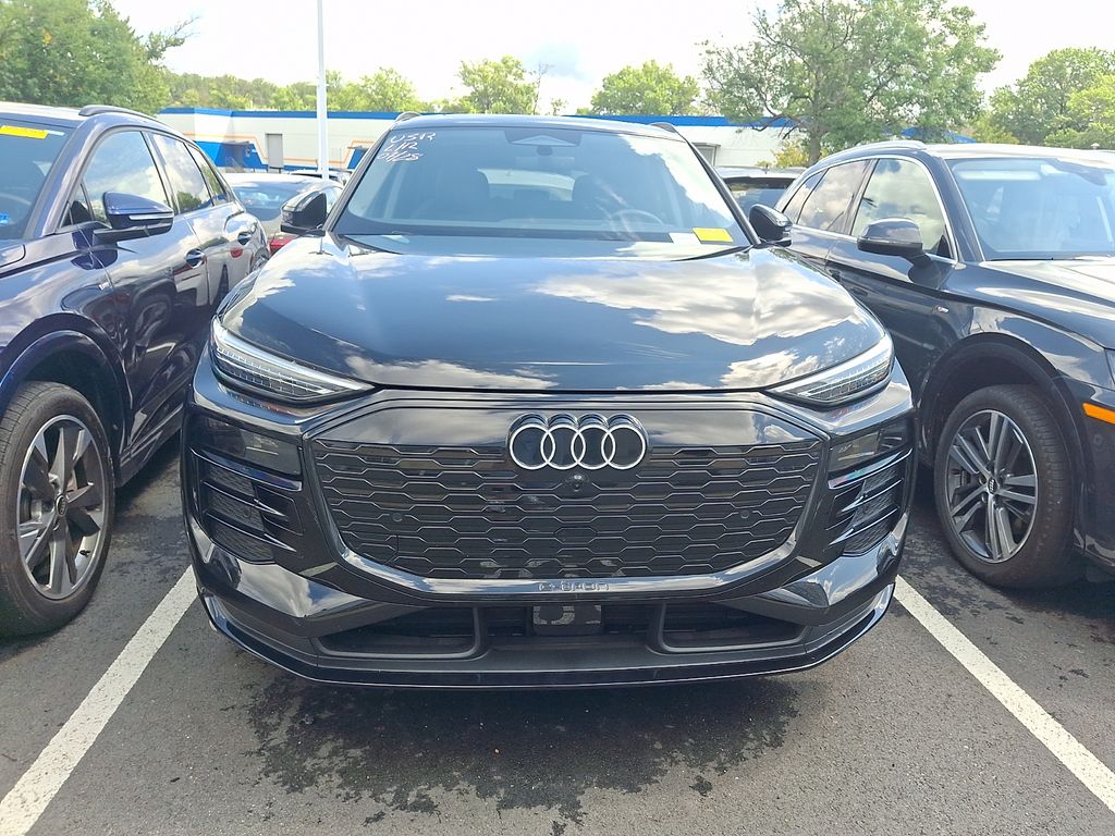 Thumbnail: 2025 Audi Q6 e-tron - 2