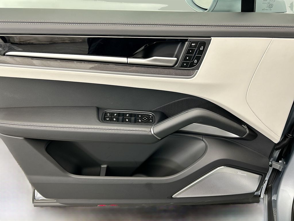 Thumbnail: 2026 Porsche Cayenne - 25