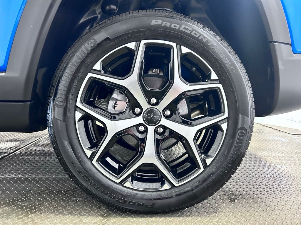 used 2025 Jeep Compass car, priced at $28,992