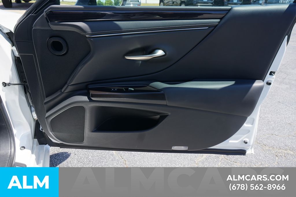 Used 2019 White Lexus 350 image 47