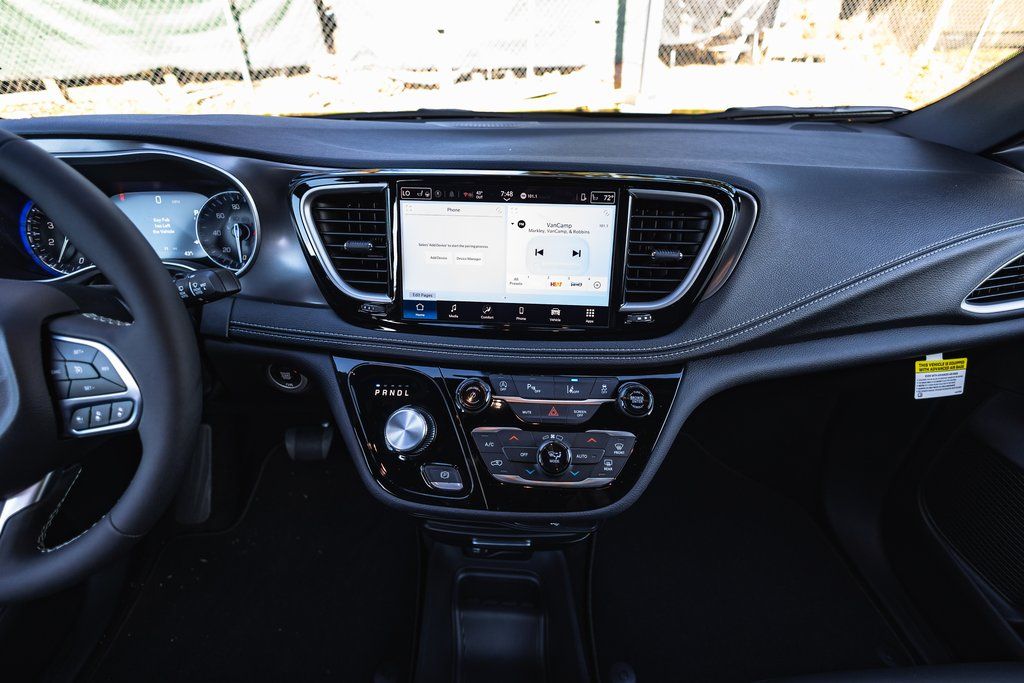 2026 Chrysler Pacifica Select thumbnail 24