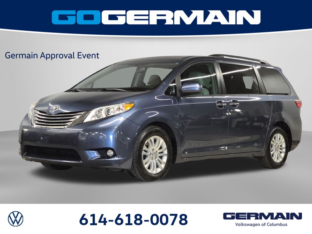 2017 Toyota Sienna XLE Premium 8-Passenger FWD
