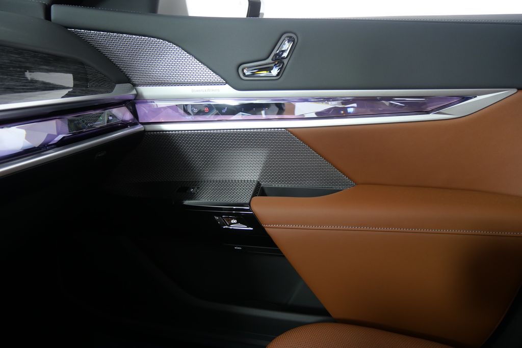 2025 BMW 7 Series 740i 23