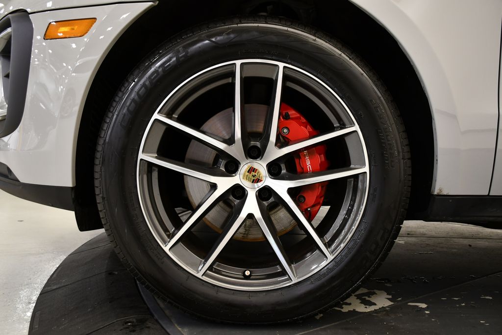 Thumbnail: 2024 Porsche Macan - 16