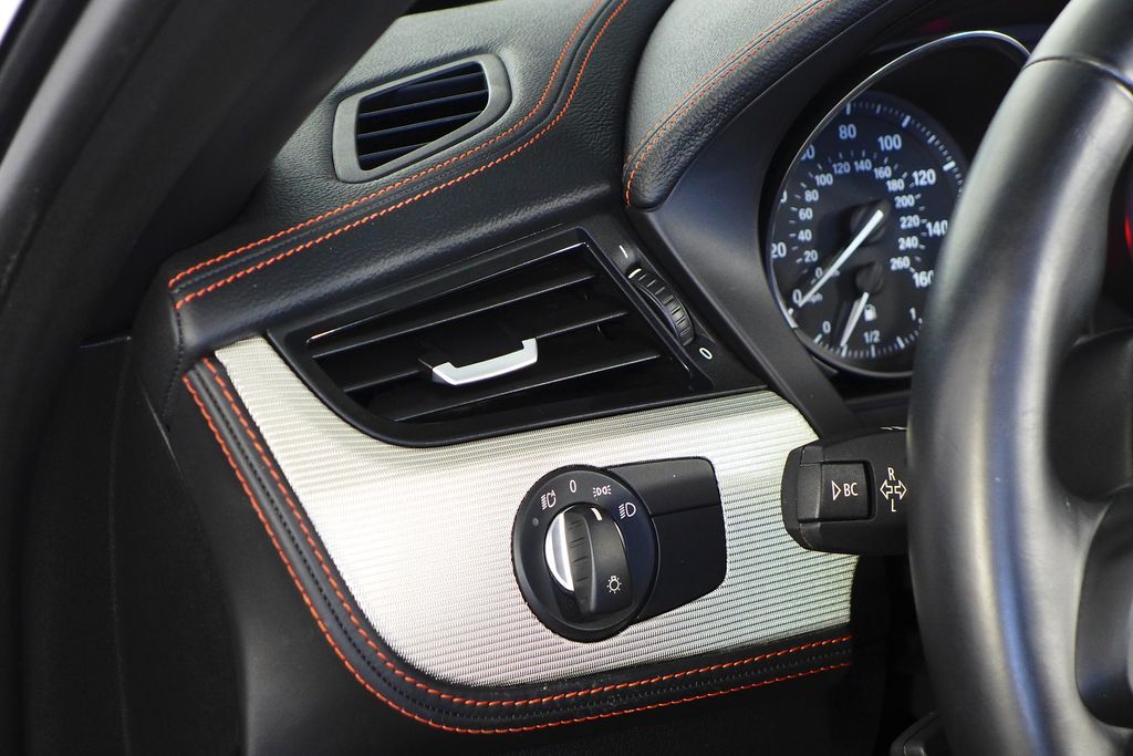 Thumbnail: 2014 BMW Z4 - 16