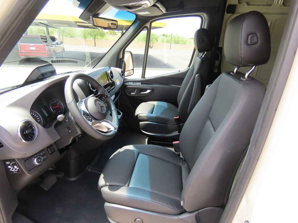 Thumbnail: 2025 Mercedes-Benz Sprinter - 21