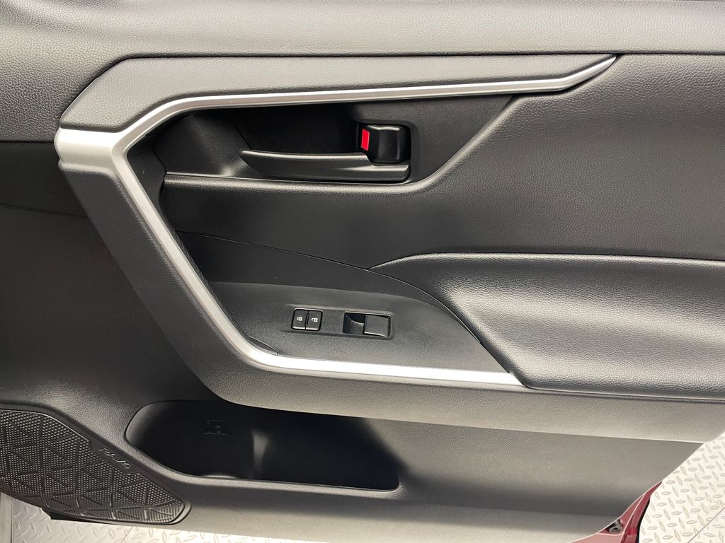 2021 Toyota RAV4 LE 14