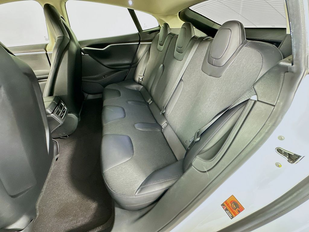 Thumbnail: 2014 Tesla Model S - 24