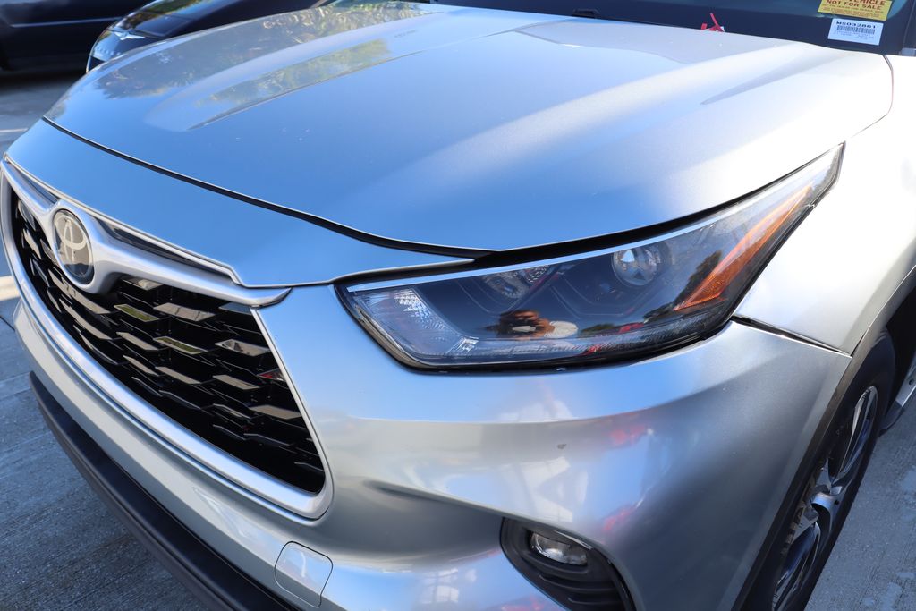 Thumbnail: 2021 Toyota Highlander - 3