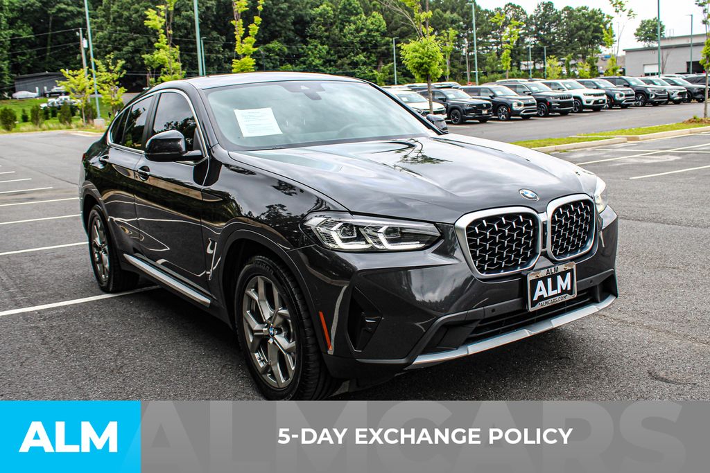 Used 2024 Gray BMW xDrive30i image 3