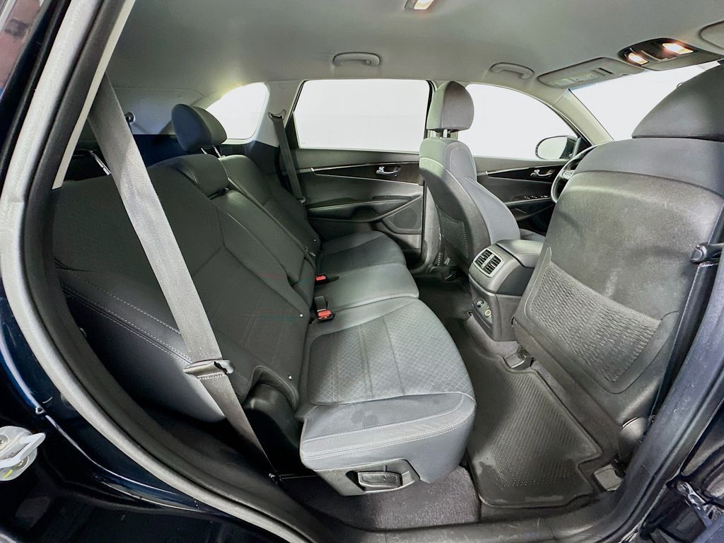 Thumbnail: 2018 Kia Sorento - 26