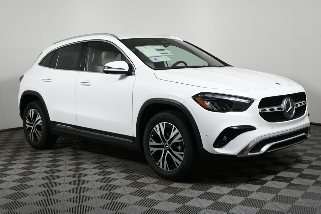 2025 Mercedes-Benz GLA 250 4MATIC 8