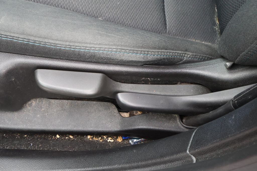 Thumbnail: 2017 Chevrolet Cruze - 13