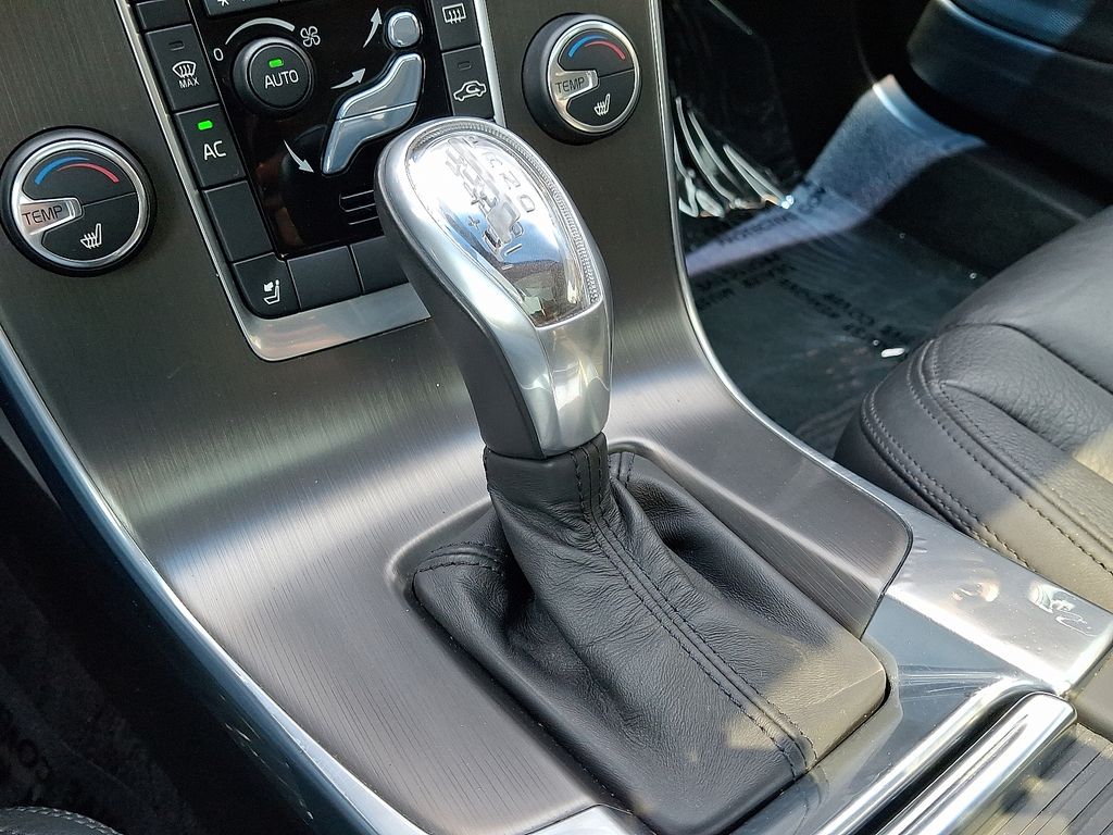 Thumbnail: 2013 Volvo S60 - 16