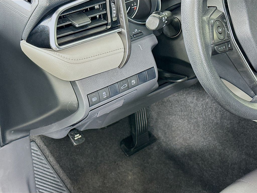 Thumbnail: 2018 Toyota Camry - 10