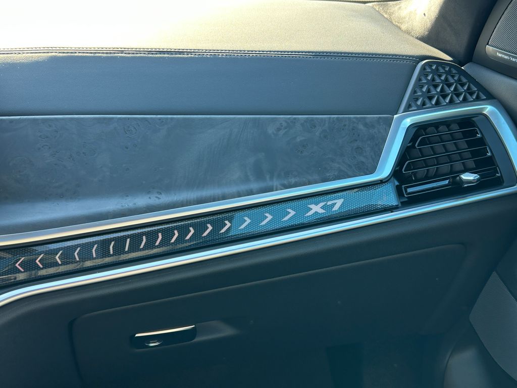 Thumbnail: 2026 BMW X7 - 26