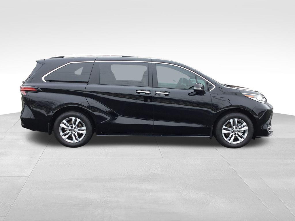 Thumbnail: 2026 Toyota Sienna - 6