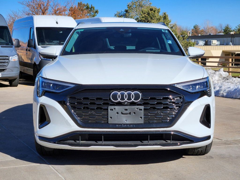 2024 Audi Q8 e-tron Prestige 2