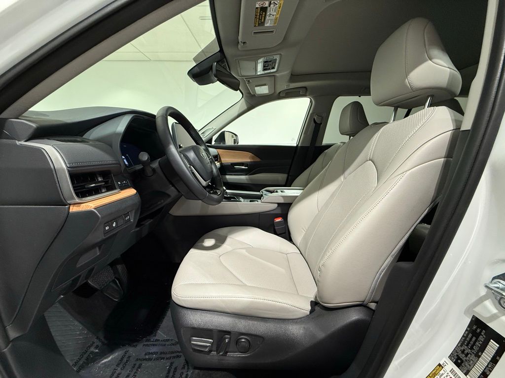 Thumbnail: 2025 Toyota Grand Highlander - 13