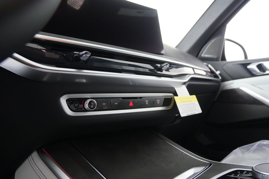 Thumbnail: 2026 BMW X5 - 21