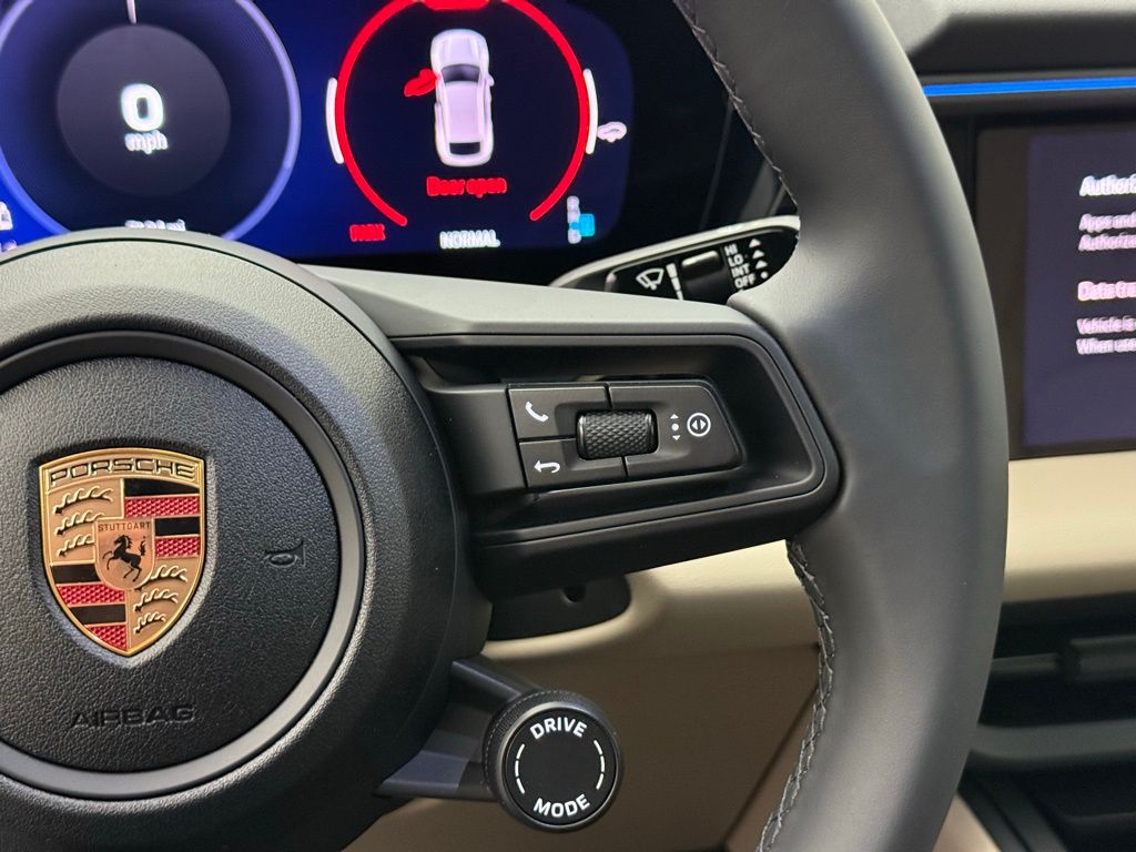 Thumbnail: 2025 Porsche Macan - 13