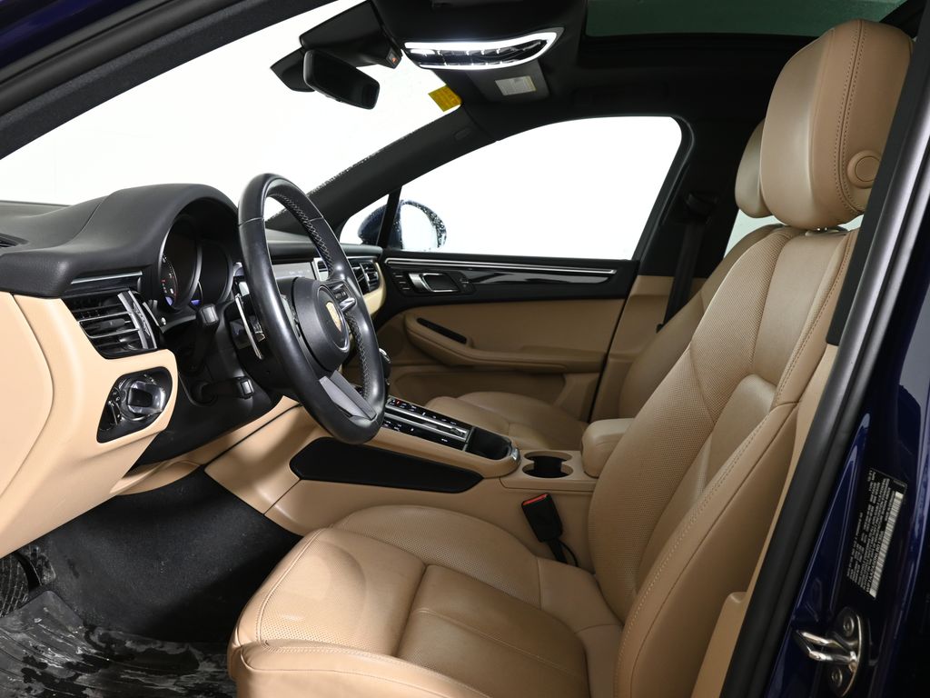 Thumbnail: 2022 Porsche Macan - 5