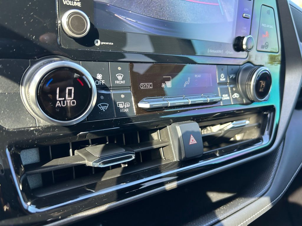 2021 Toyota Highlander LE 20