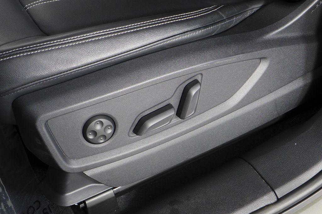 Thumbnail: 2023 Audi Q5 - 23