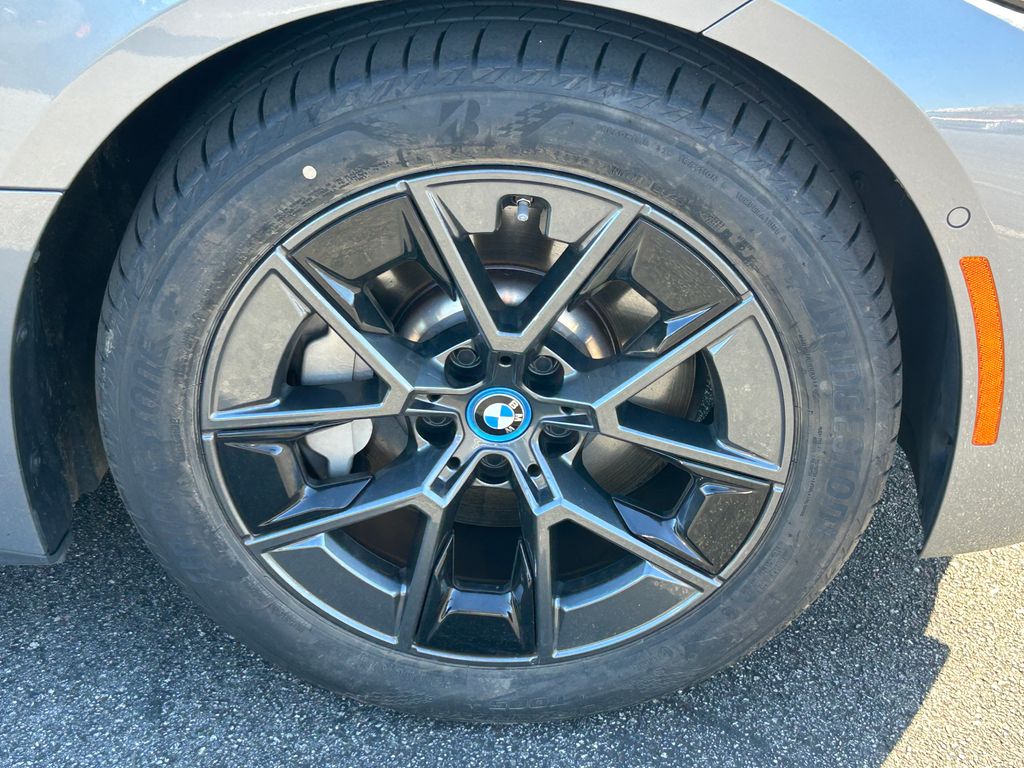 Thumbnail: 2023 BMW i4 - 9