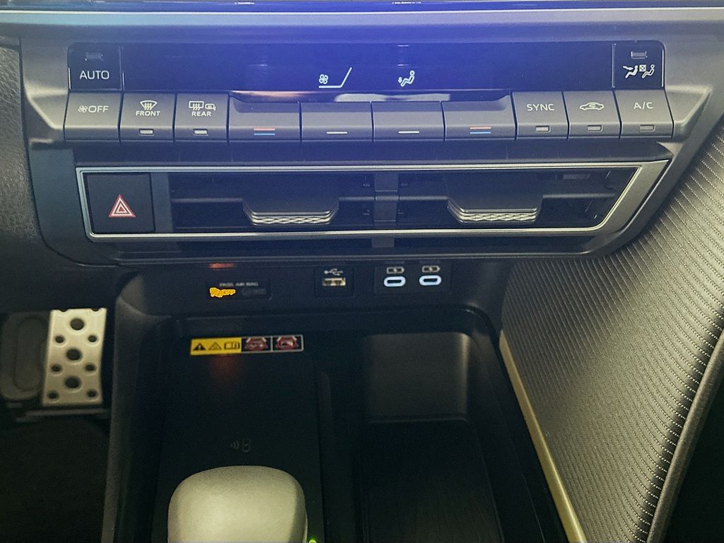 Thumbnail: 2025 Toyota Camry - 16