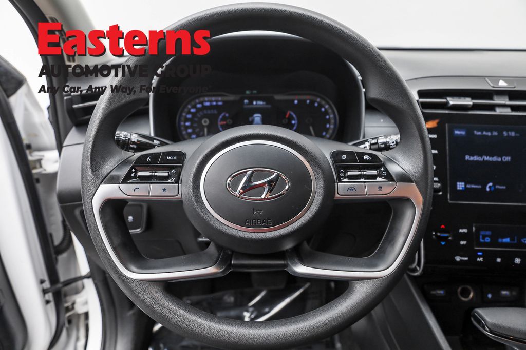 Used 2024 White Hyundai SEL image 10