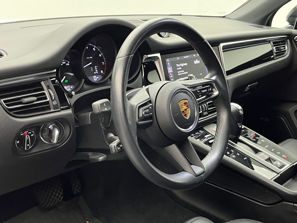 Thumbnail: 2022 Porsche Macan - 4