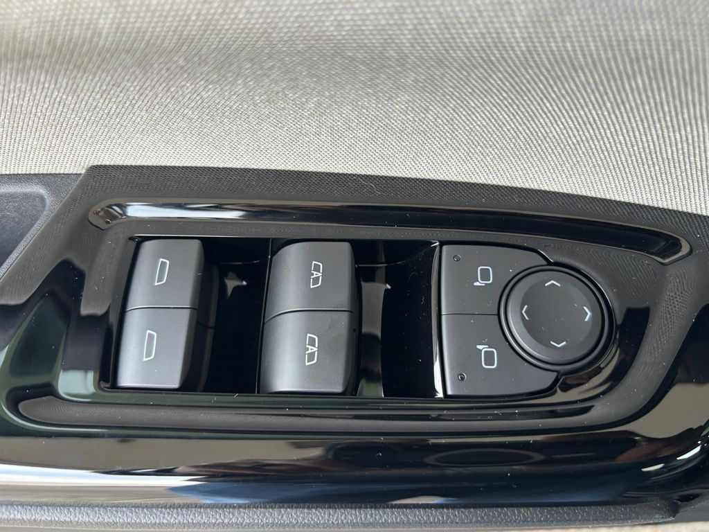 Thumbnail: 2025 Honda Prologue - 27