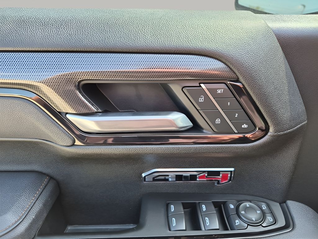 Used 2025 White GMC AT4 image 27