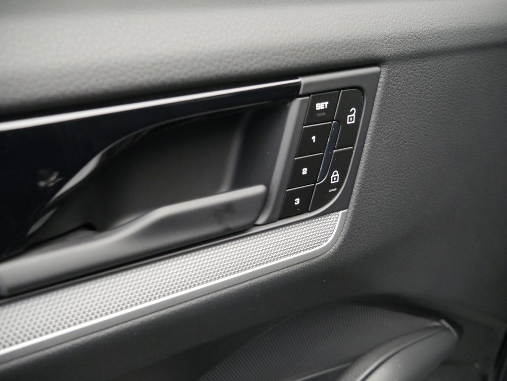 Thumbnail: 2024 Porsche Cayenne - 18