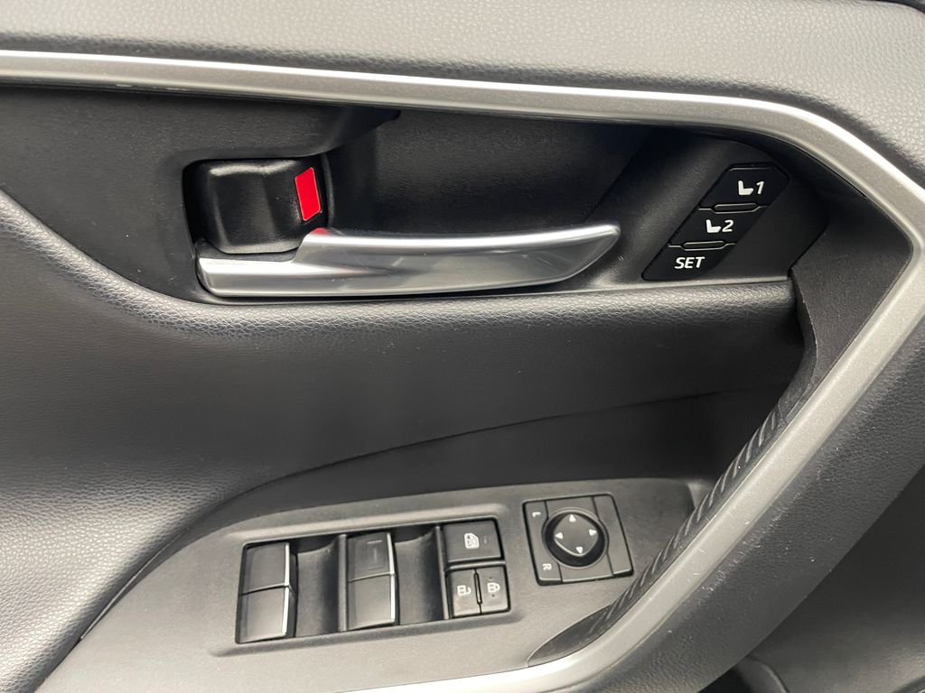 Thumbnail: 2021 Toyota RAV4 - 10