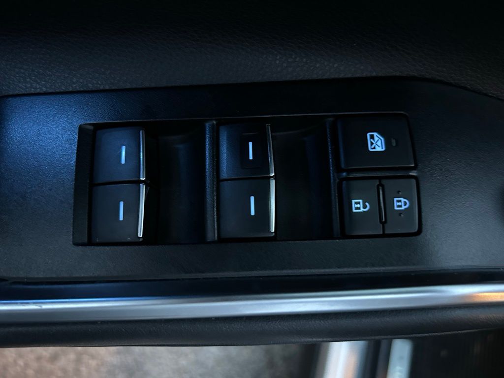 Thumbnail: 2021 Toyota Highlander - 17