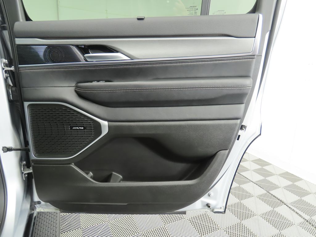 Thumbnail: 2024 Jeep Wagoneer - 27