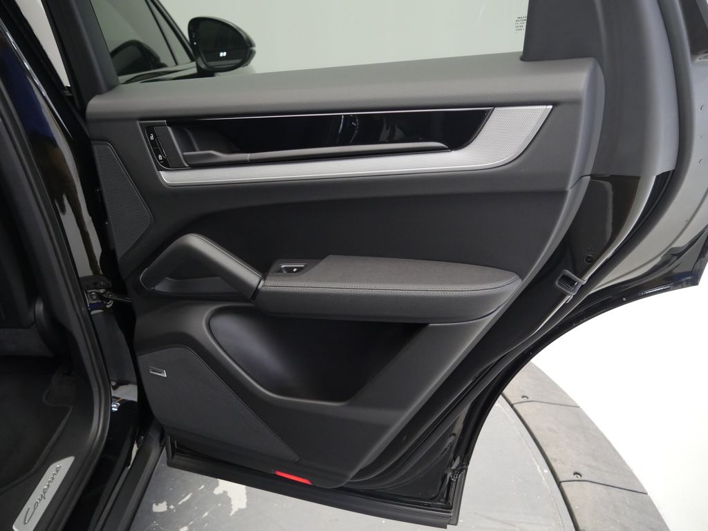 Thumbnail: 2024 Porsche Cayenne - 30