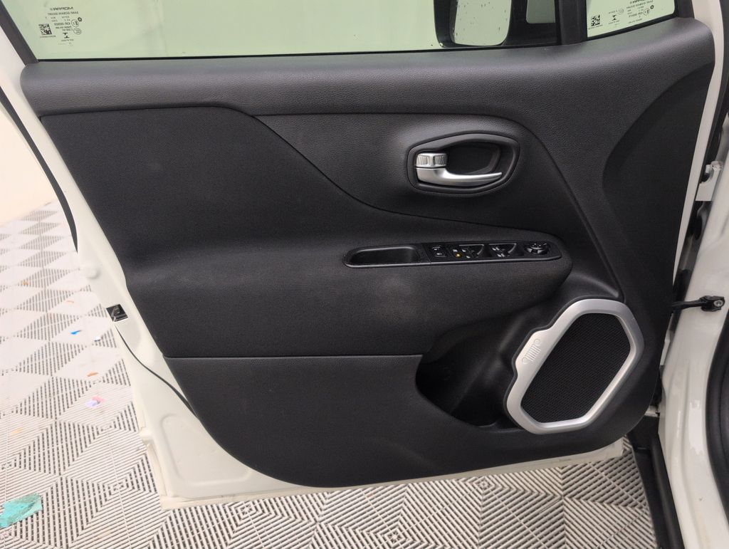Certified Used 2021 White Jeep Latitude image 31
