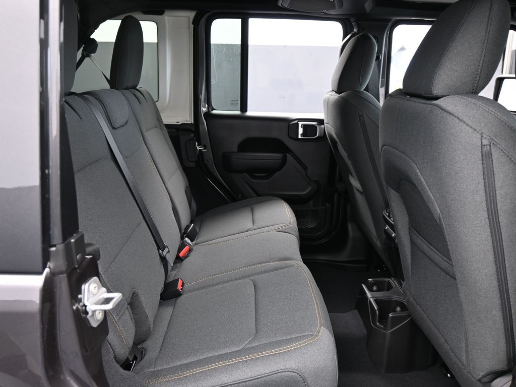 New 2026 Granite Crystal Metallic Clearcoat Jeep Sport S image 39