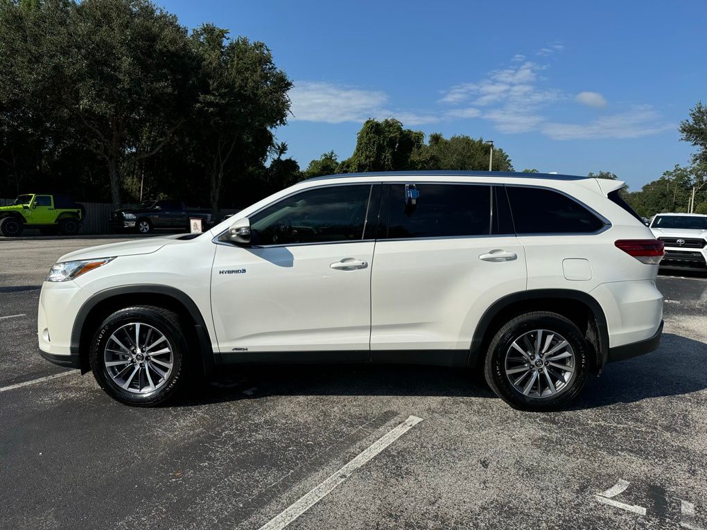 2019 Toyota Highlander Hybrid XLE 5