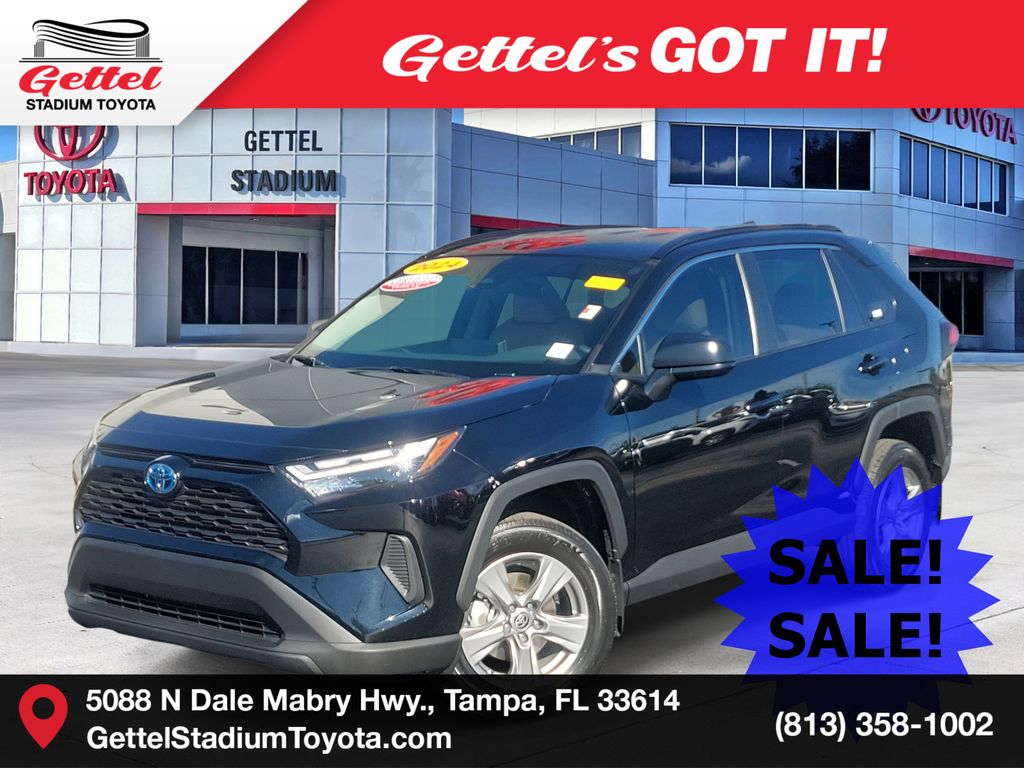 2024 Toyota RAV4 LE's photo