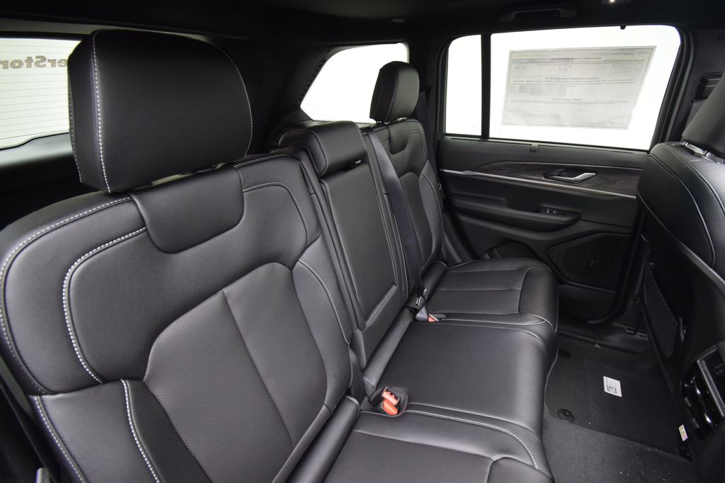 new 2025 Jeep Grand Cherokee car, priced at $47,093